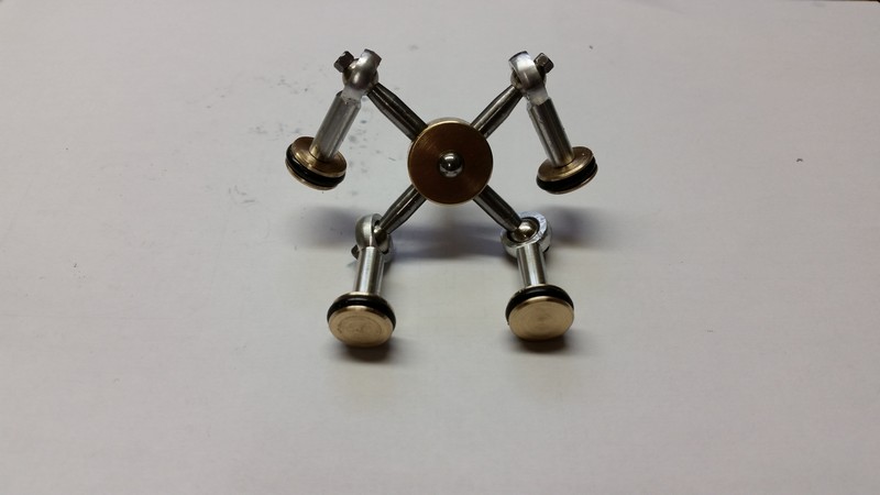 Plateau oscillant, bielles et pistons.
