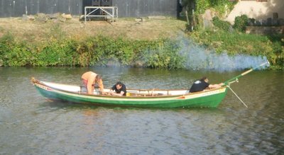 Yole à partir de laquelle étaient tirées les fusées du feu d'artifice