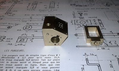 20150916_191430.jpg (1.39 Mio) Vu 10662 fois Cylindre et boite vapeur