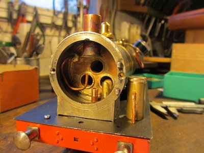 IMG_9167_R.JPG (117.42 Kio) Vu 19058 fois coude dans la boîte à fumée et le nouveau graisseur.