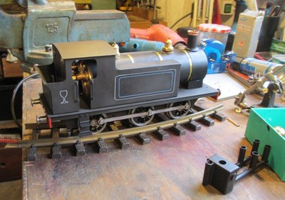 IMG_9181_R.JPG (130.67 Kio) Vu 19058 fois le problème du passage des courbes serrées ! le brûleur à mèches à côté de la loco.